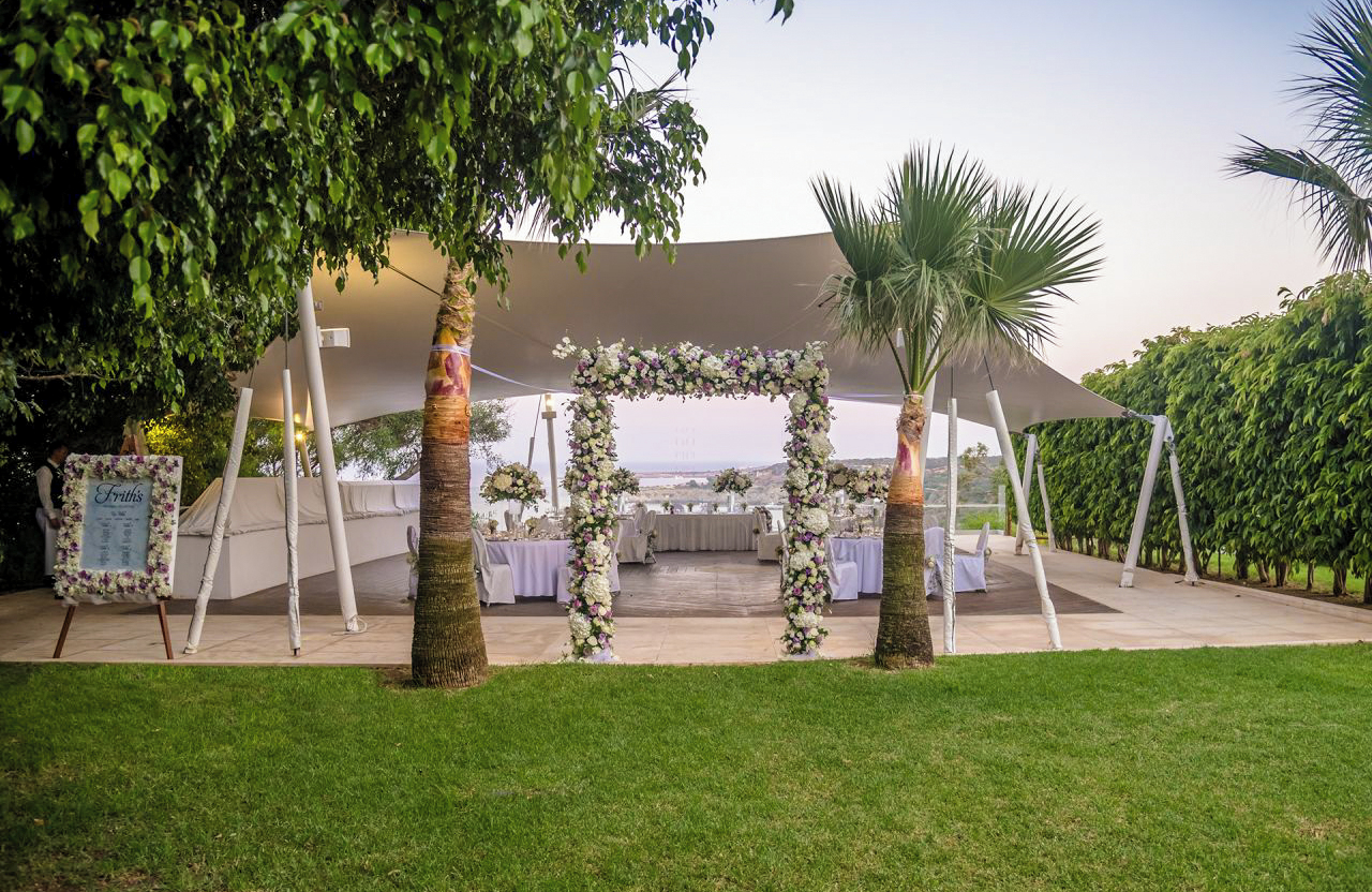 //www.jet2holidays.com/-/media/assets/wedding custom overviews/grecian park/lca_70522_grecian_park_hotel_0725_04_689x448.jpg